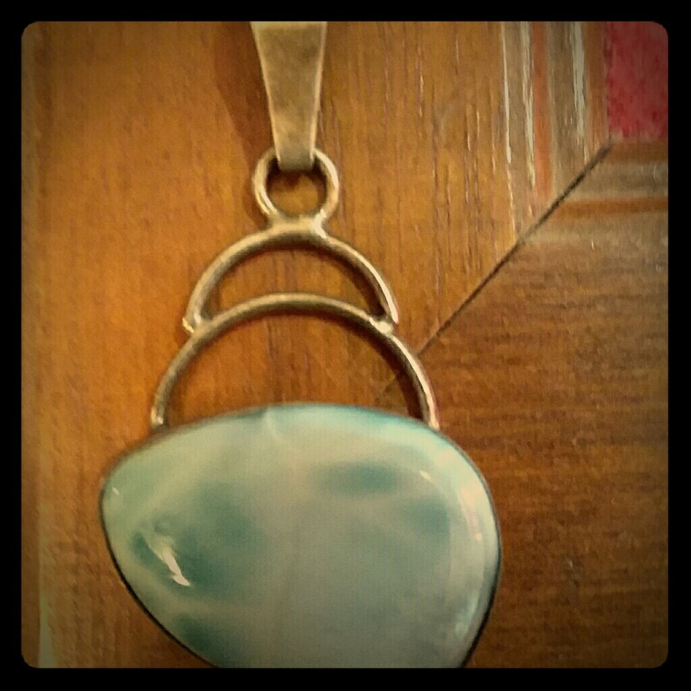 Larimer pendant